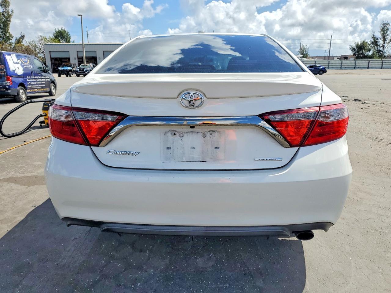 2016 TOYOTA CAMRY