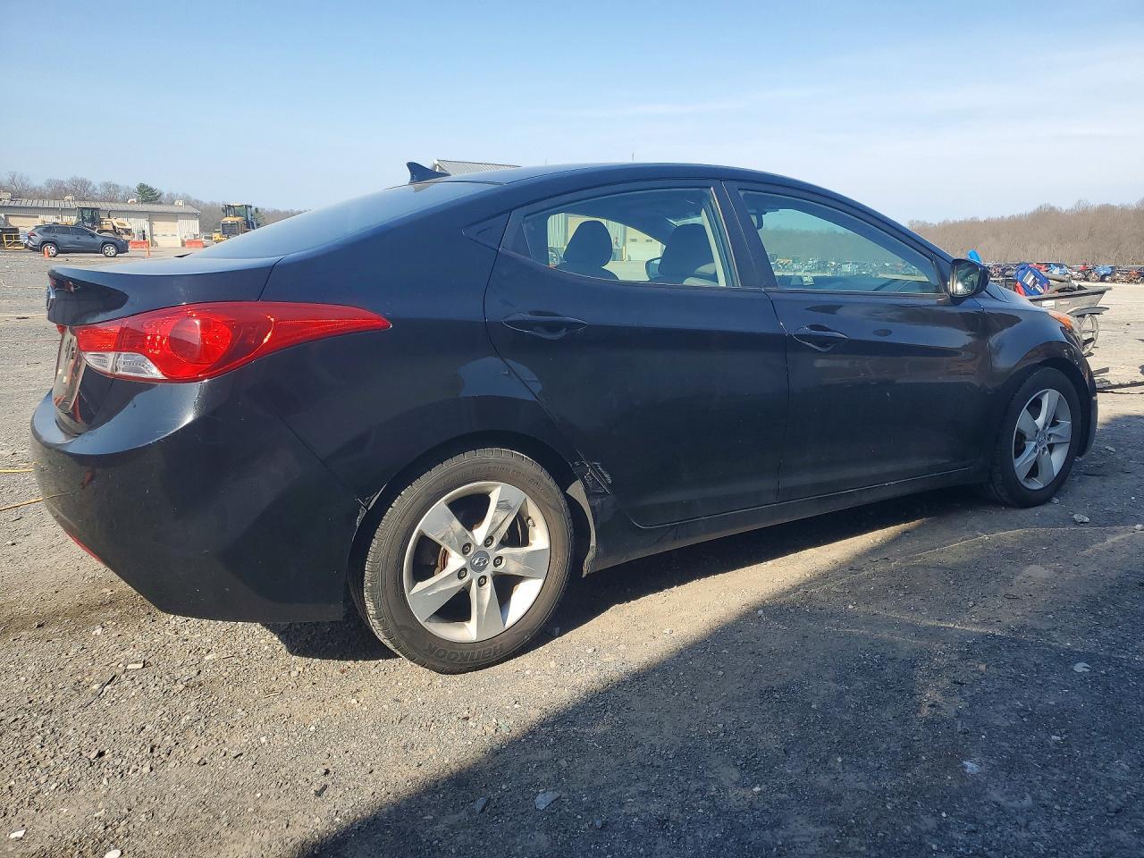 2012 HYUNDAI ELANTRA