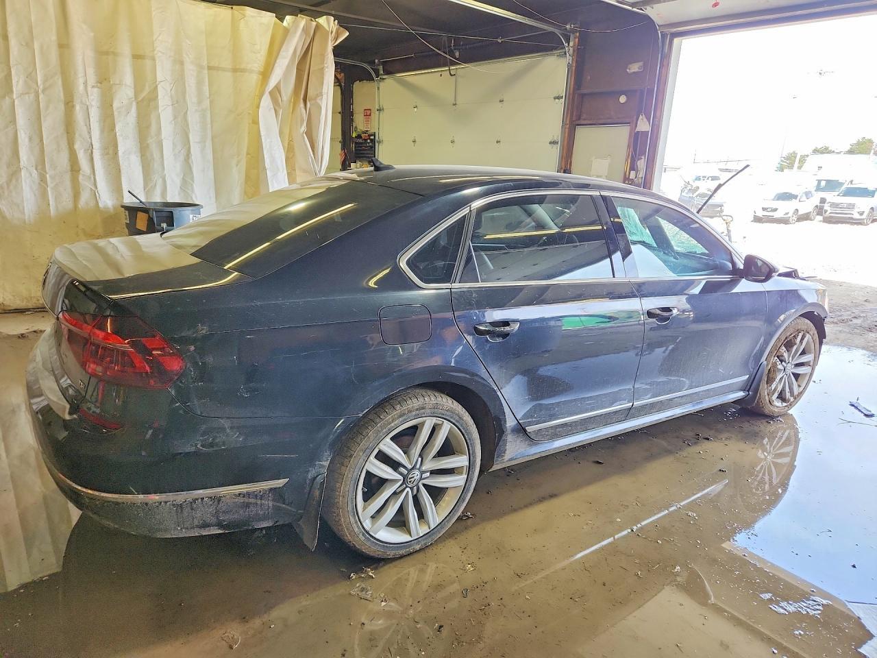 2017 VOLKSWAGEN Passat