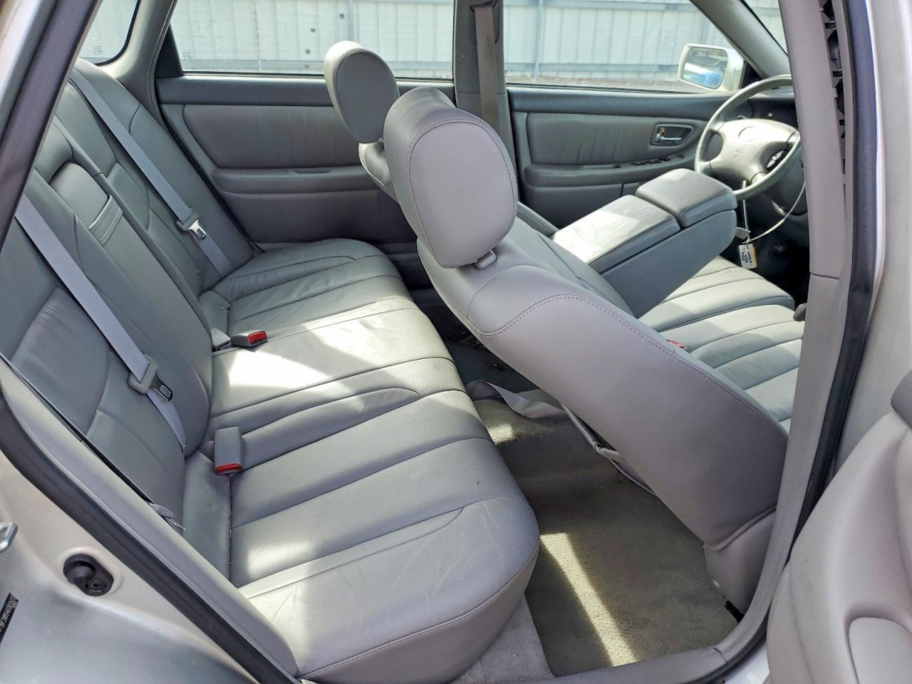 2004 TOYOTA Avalon