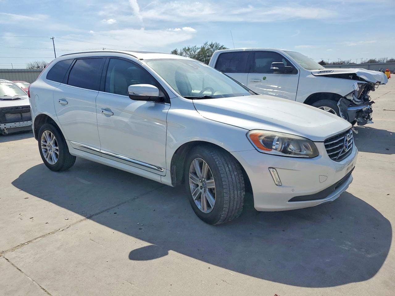 2015 VOLVO XC60