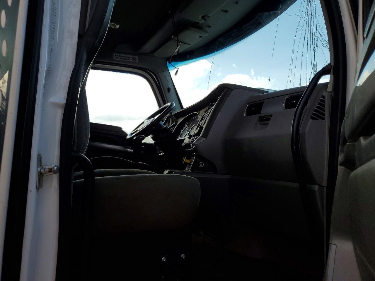 2016 KENWORTH T880