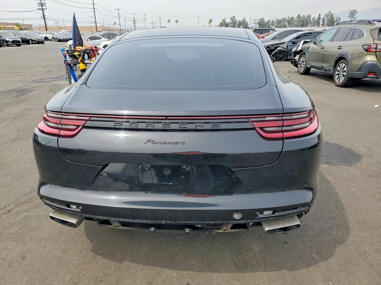 2018 PORSCHE Panamera