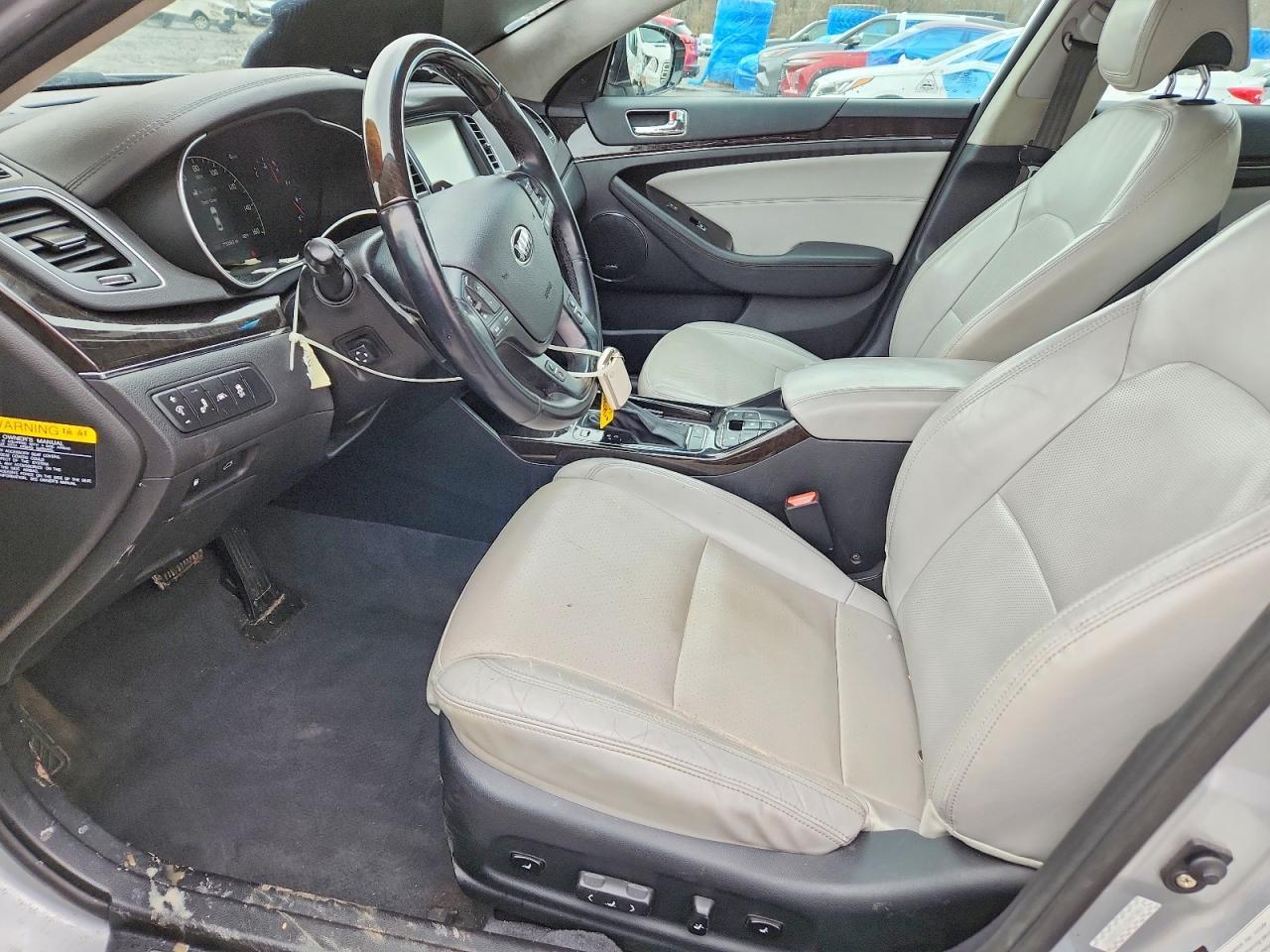 2016 KIA Cadenza