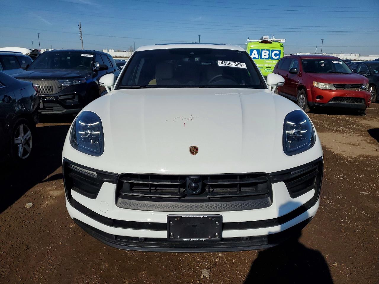 2025 PORSCHE Macan