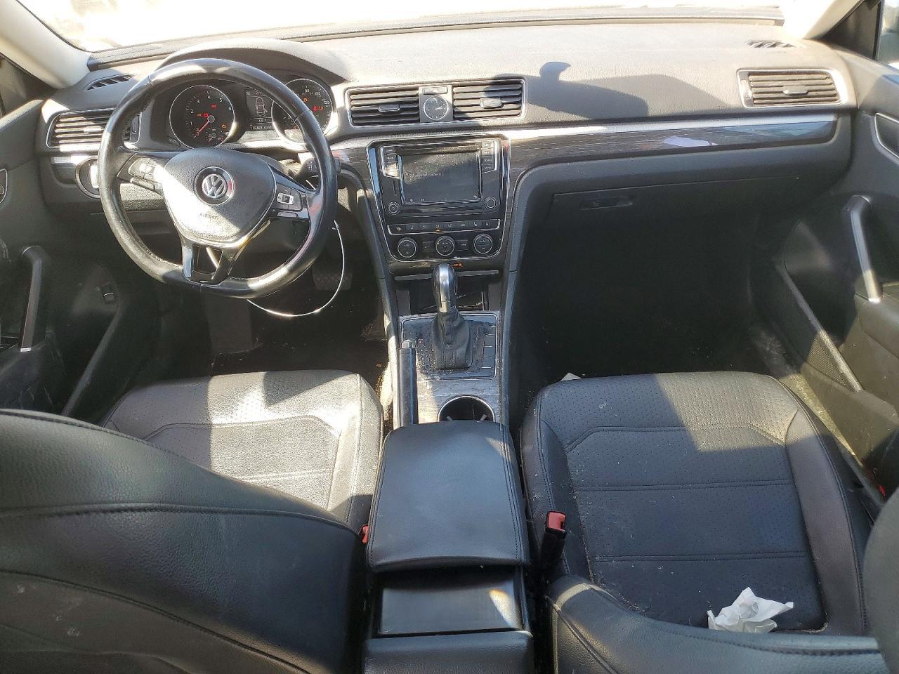 2016 VOLKSWAGEN Passat