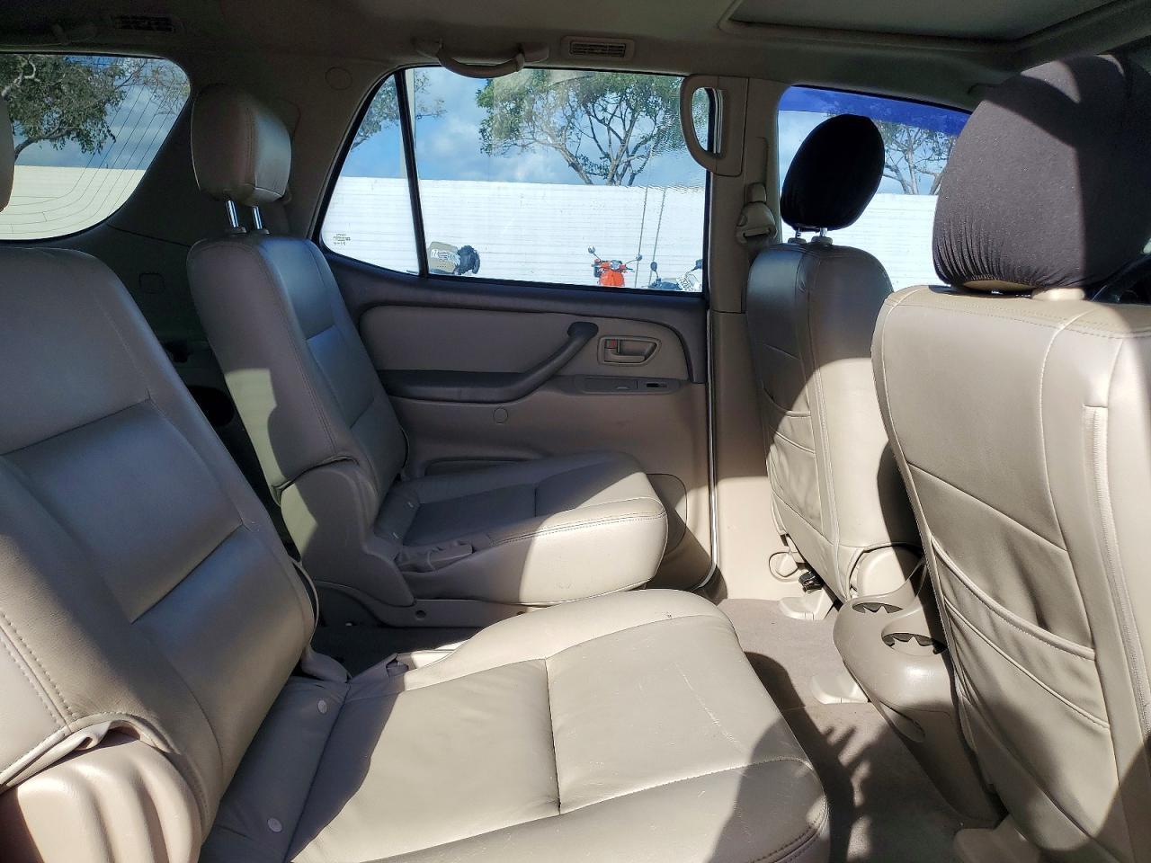 2006 TOYOTA Sequoia