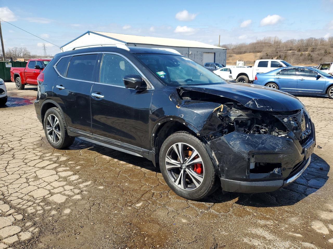 2017 NISSAN ROGUE