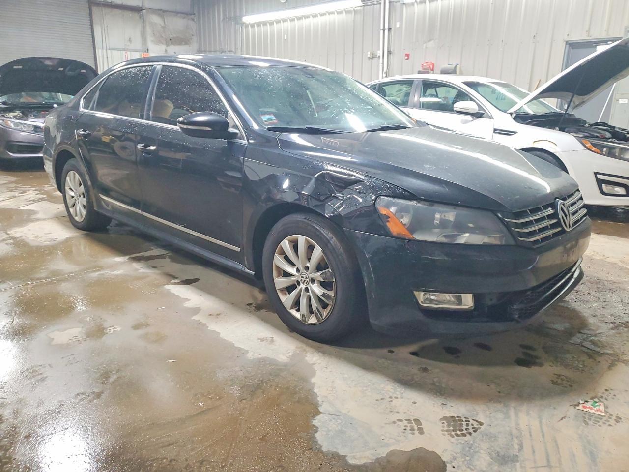 2012 VOLKSWAGEN Passat