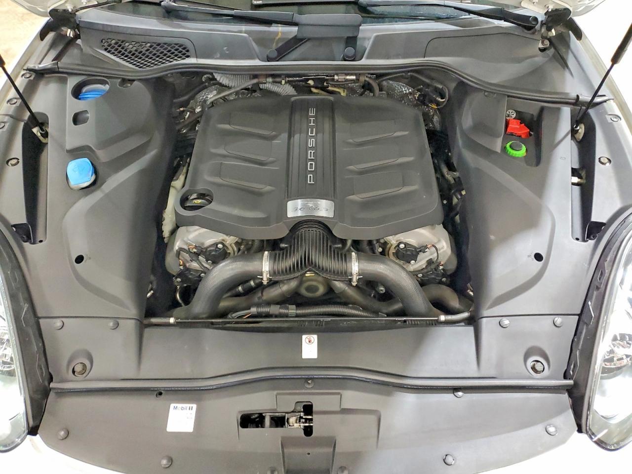 2017 PORSCHE CAYENNE