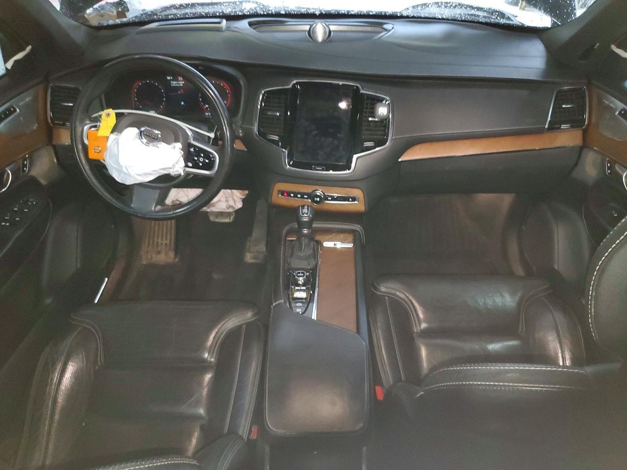 2017 VOLVO XC90