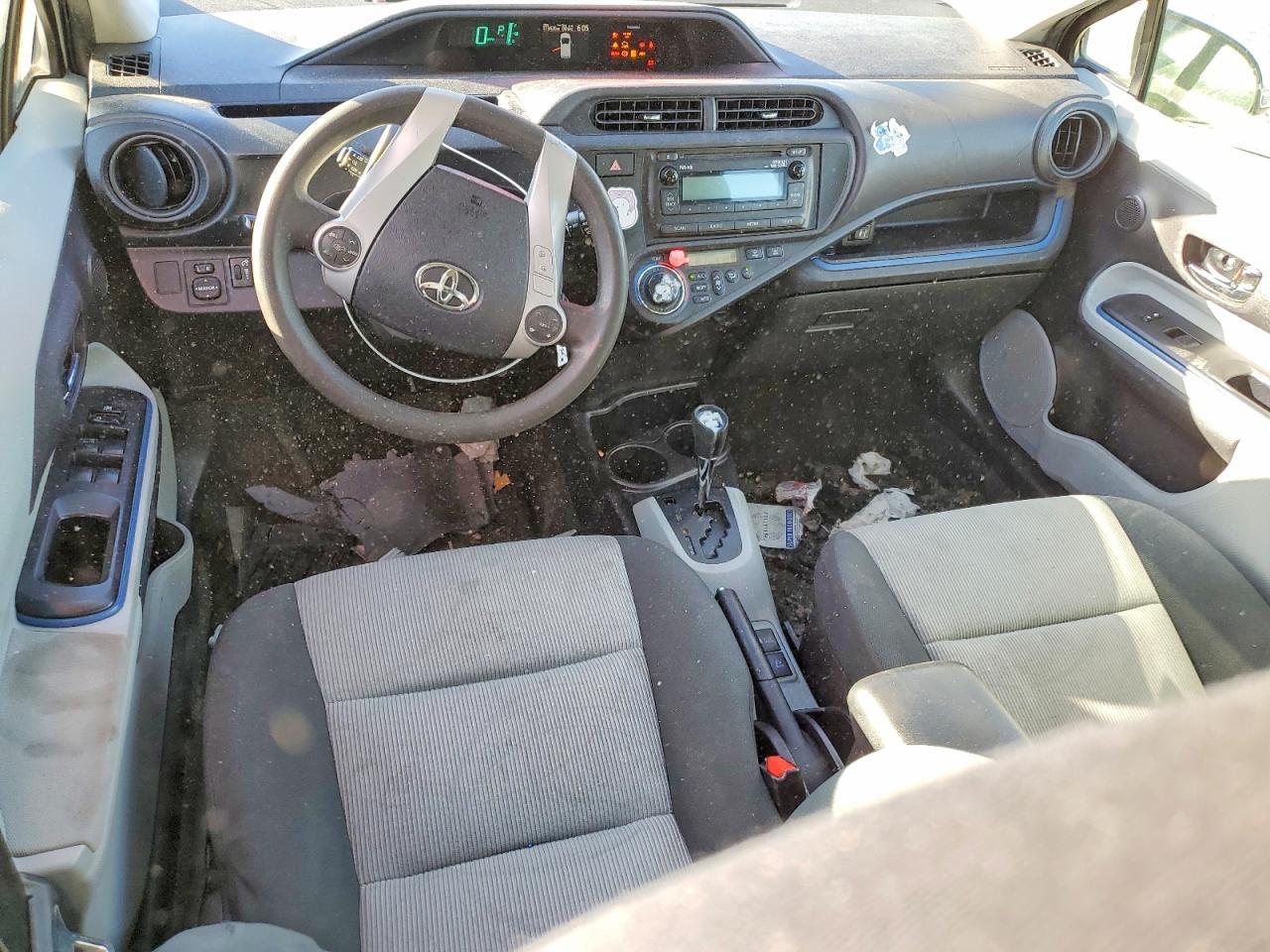 2013 TOYOTA Prius c