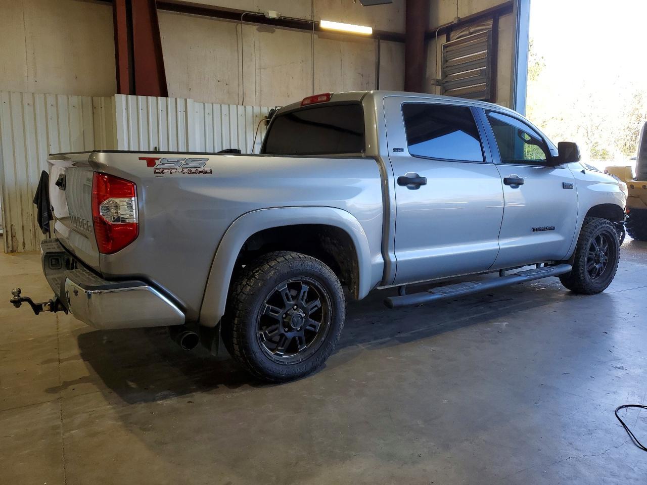 2017 TOYOTA TUNDRA