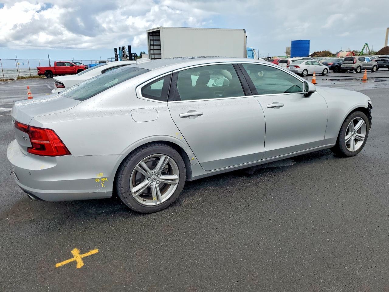 2018 VOLVO S90