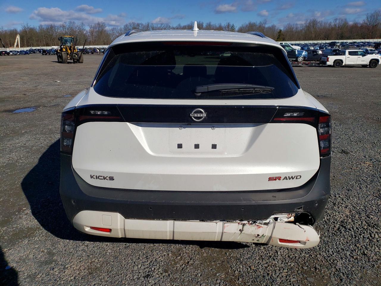 2025 NISSAN KICKS
