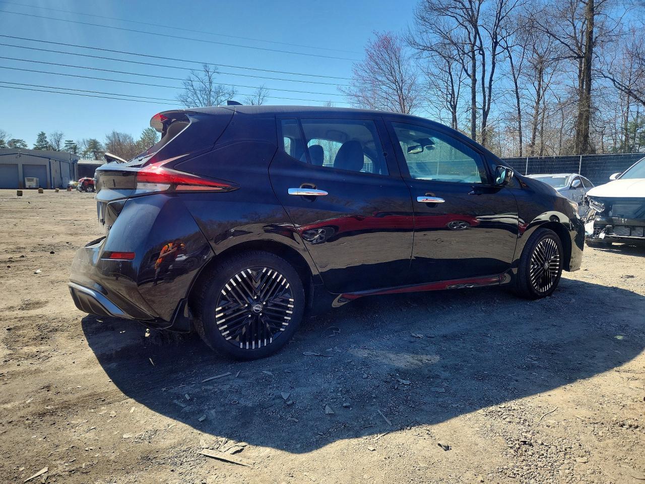 2023 NISSAN LEAF