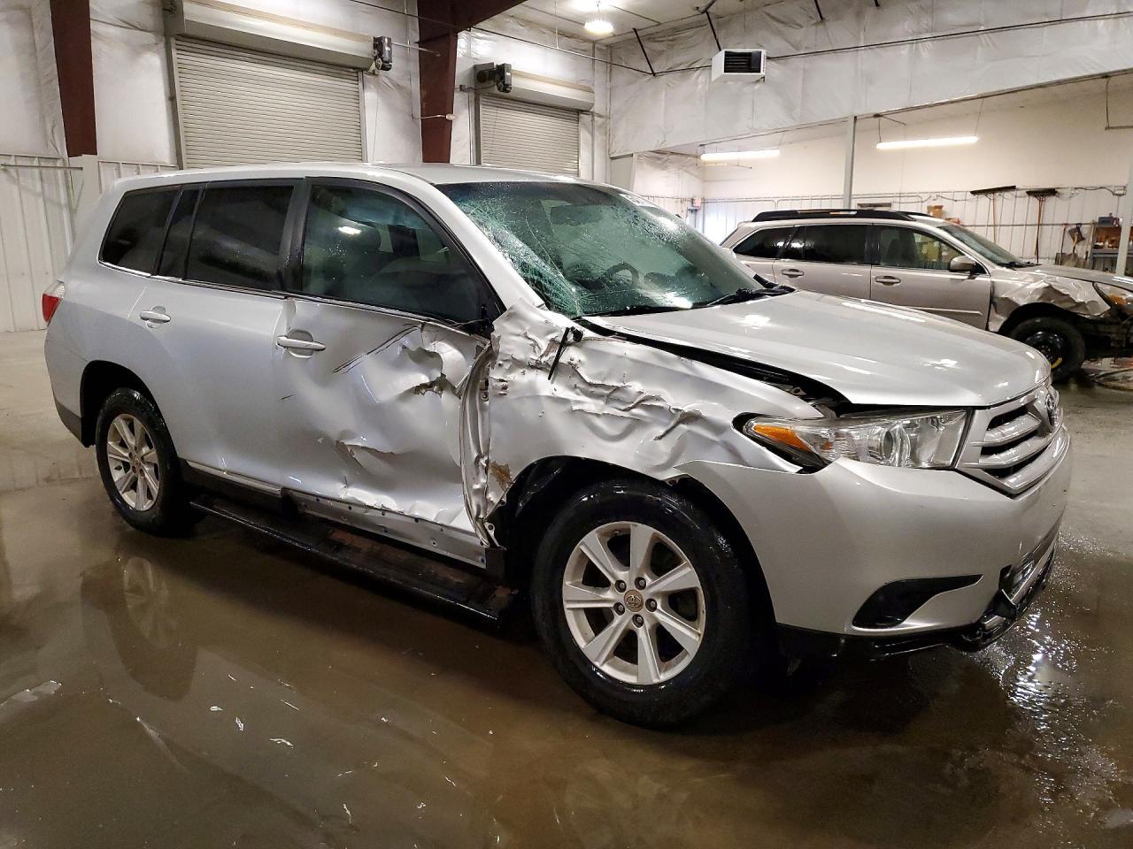 2011 TOYOTA HIGHLANDER