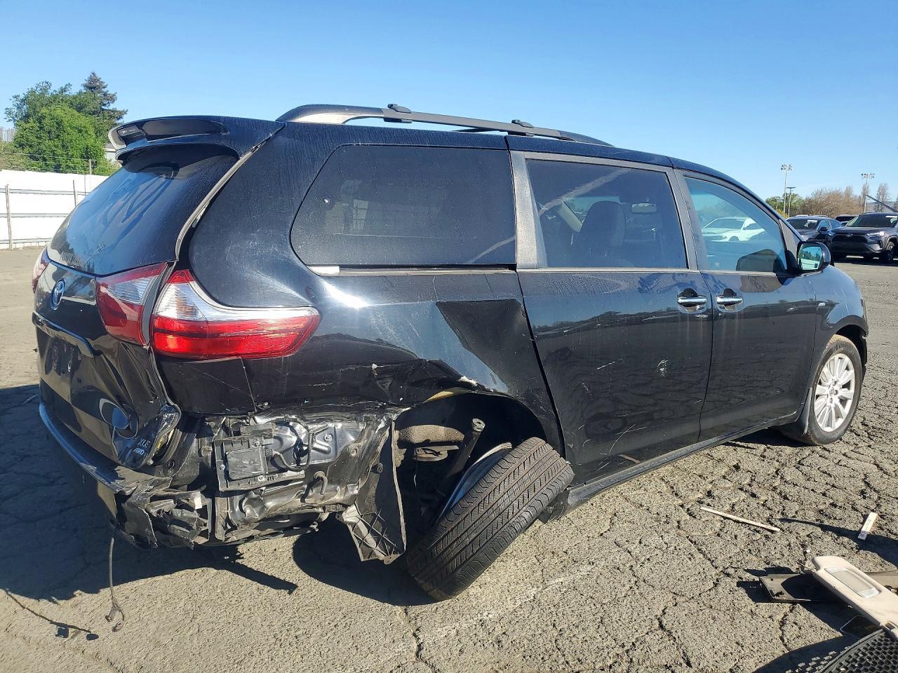 2017 TOYOTA SIENNA