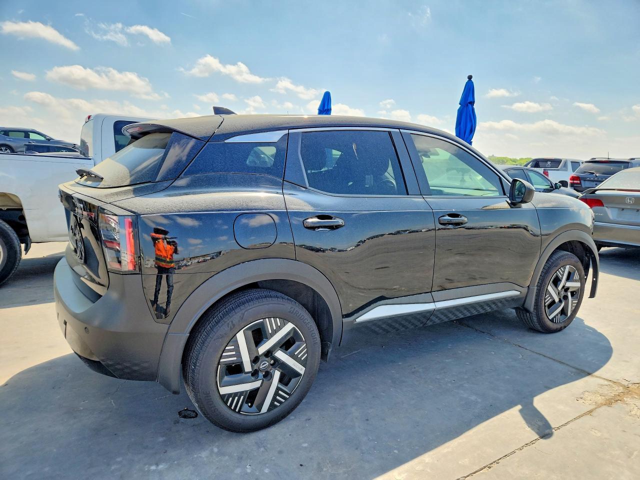 2025 NISSAN KICKS