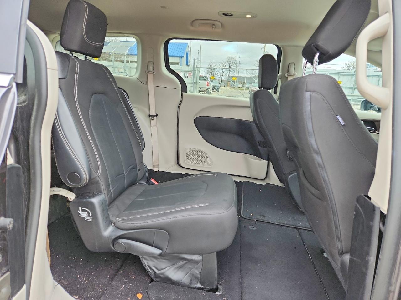 2022 CHRYSLER Voyager
