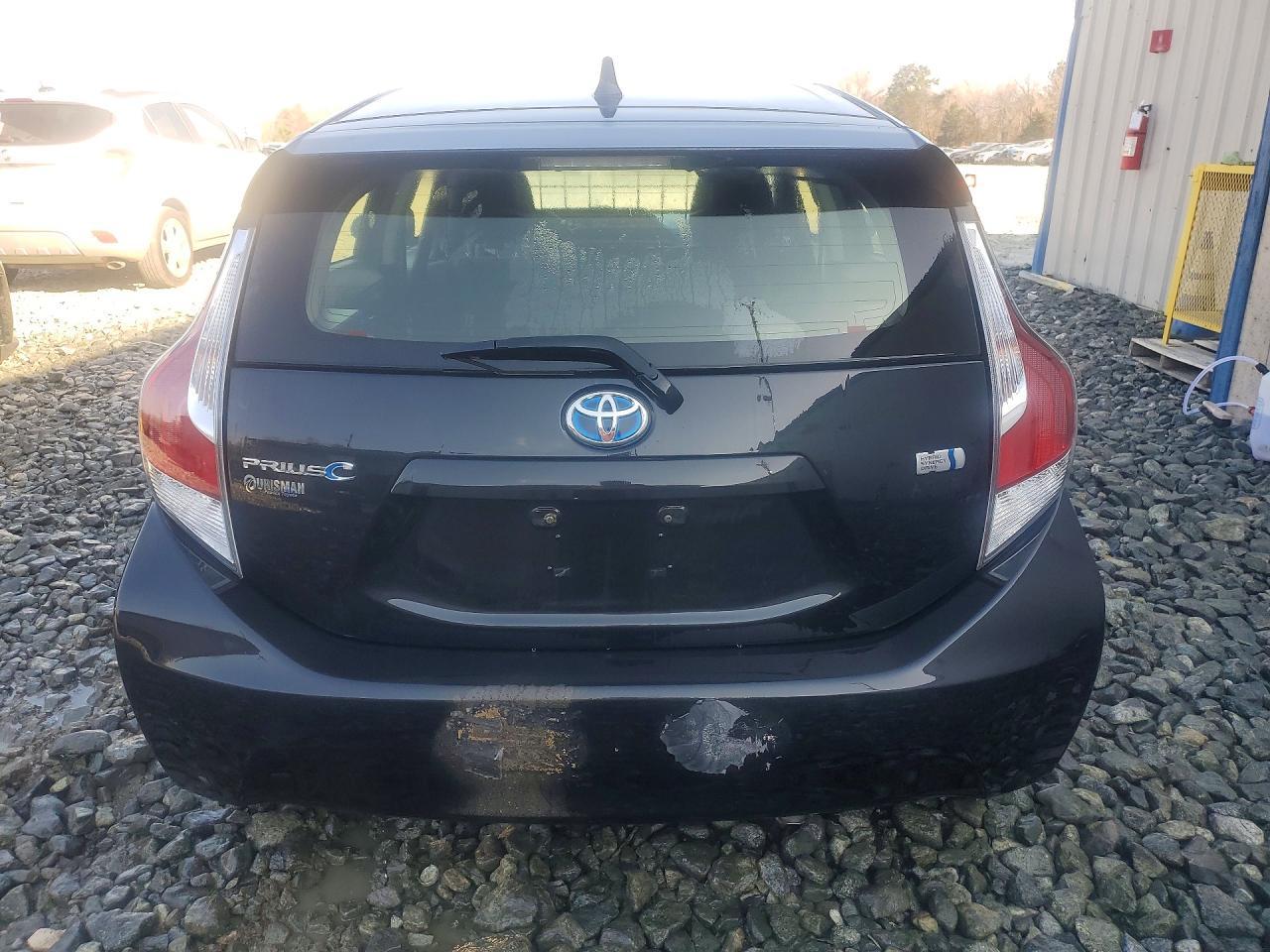 2016 TOYOTA Prius c