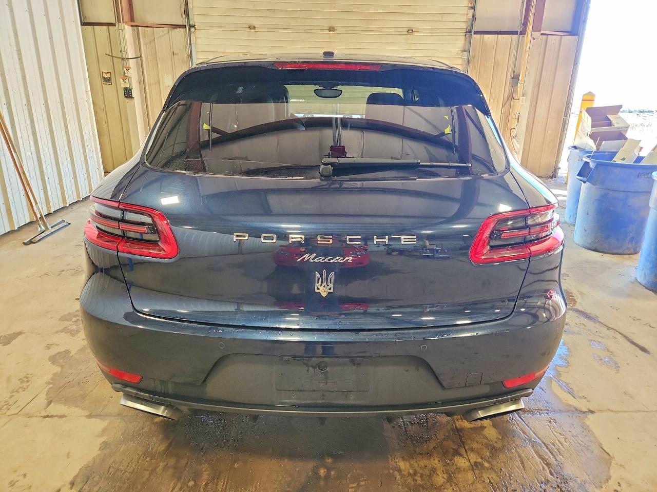 2017 PORSCHE Macan