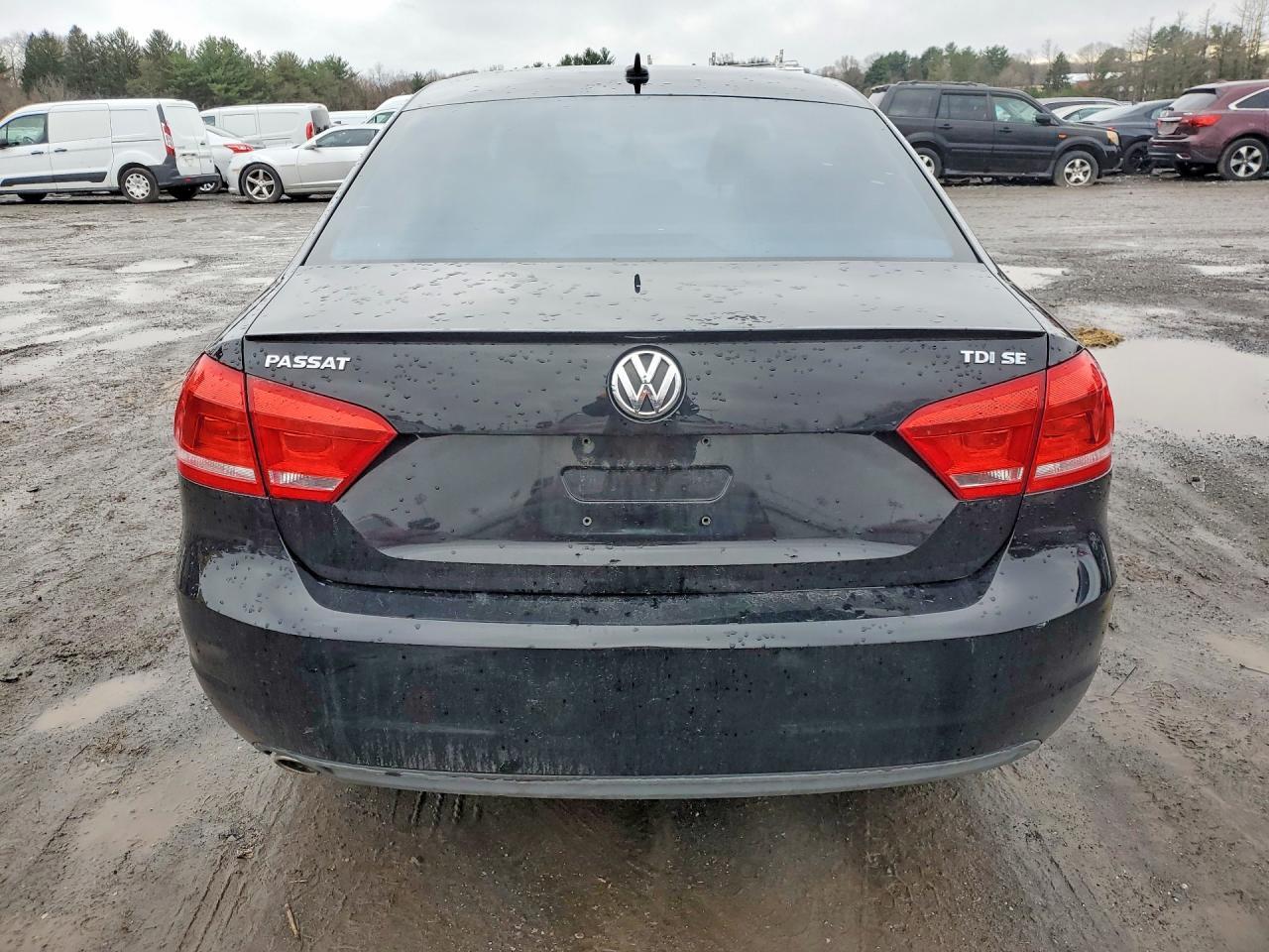 2012 VOLKSWAGEN Passat