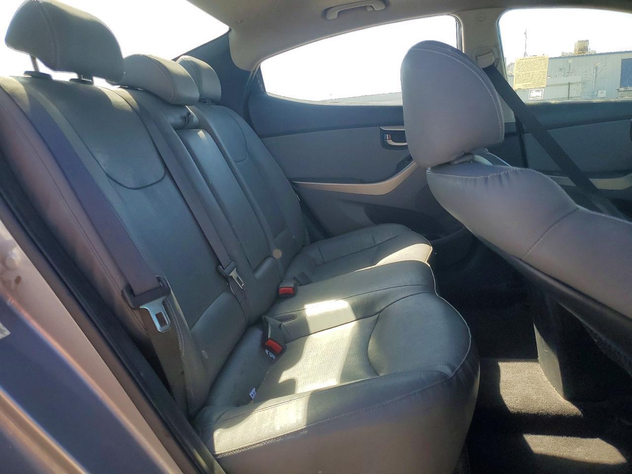 2012 HYUNDAI ELANTRA