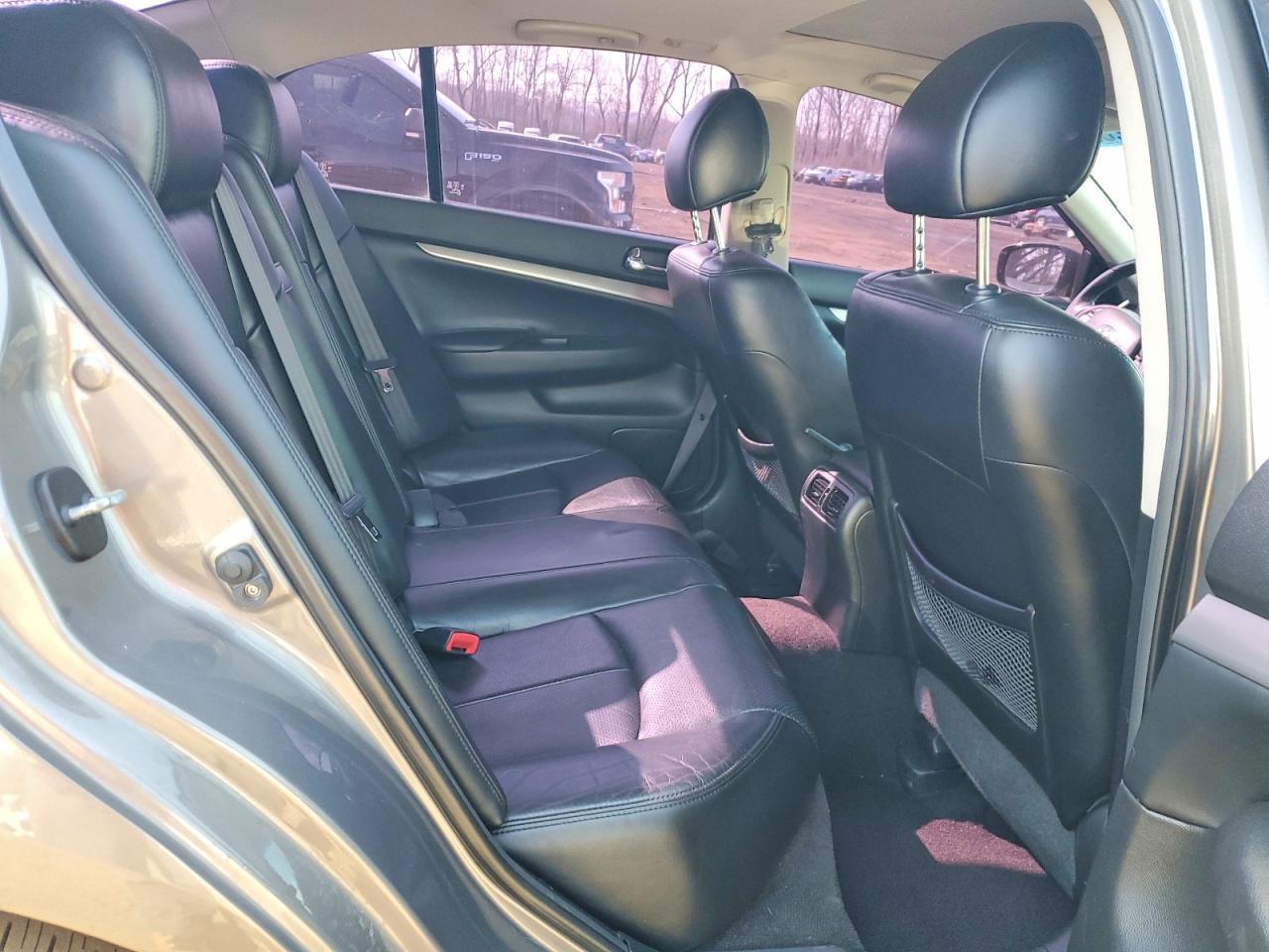 2012 INFINITI G37