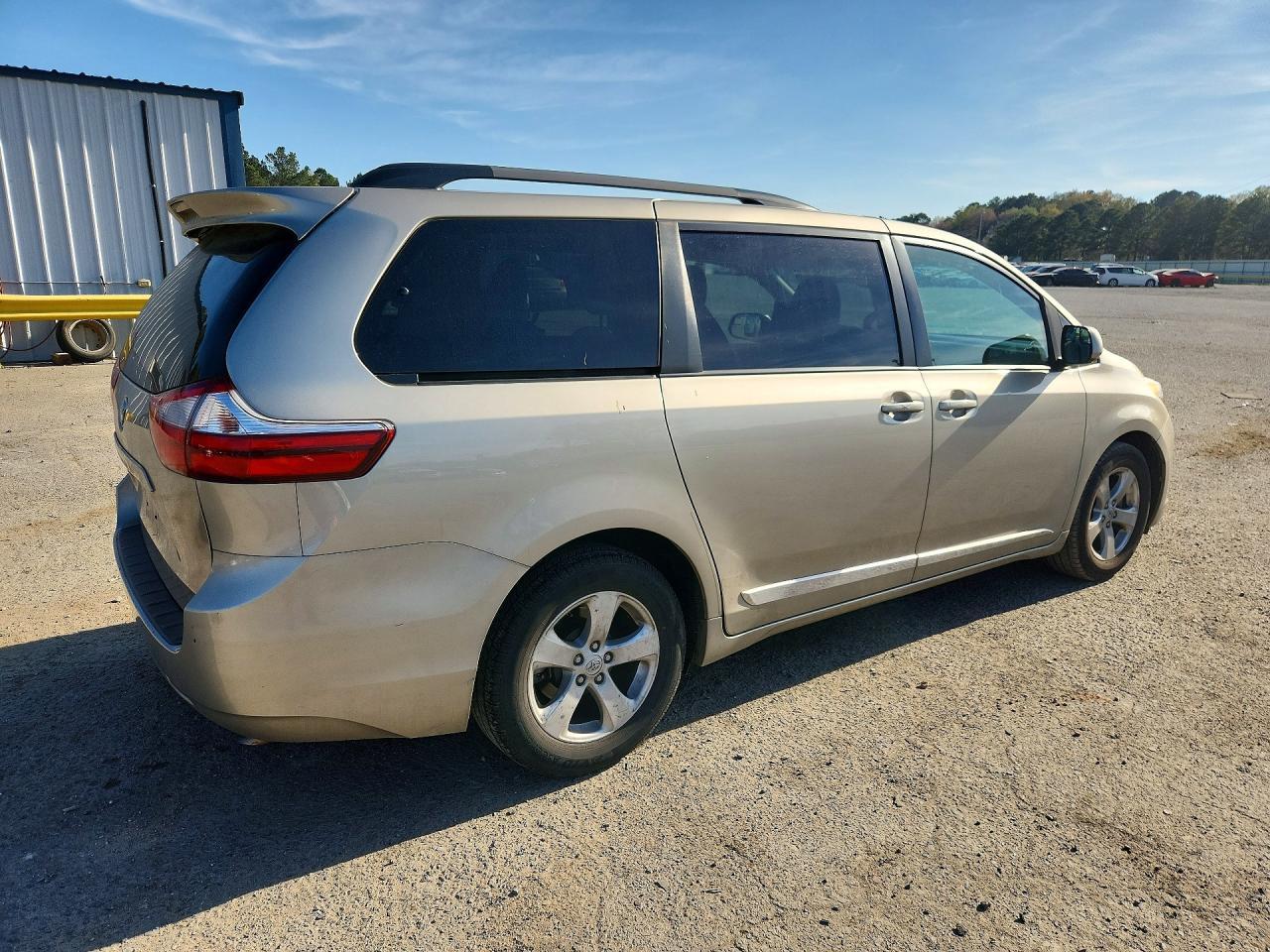 2017 TOYOTA SIENNA