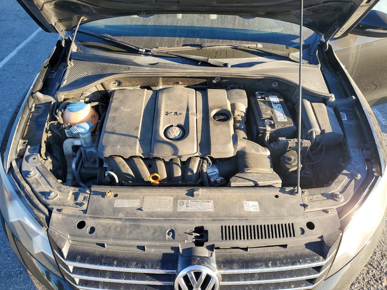 2012 VOLKSWAGEN Passat