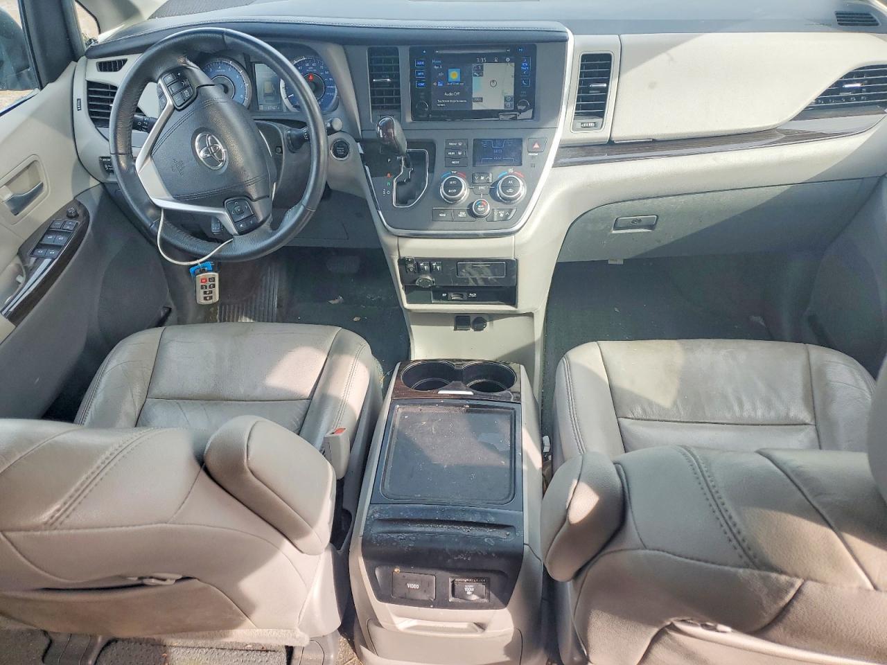 2017 TOYOTA SIENNA