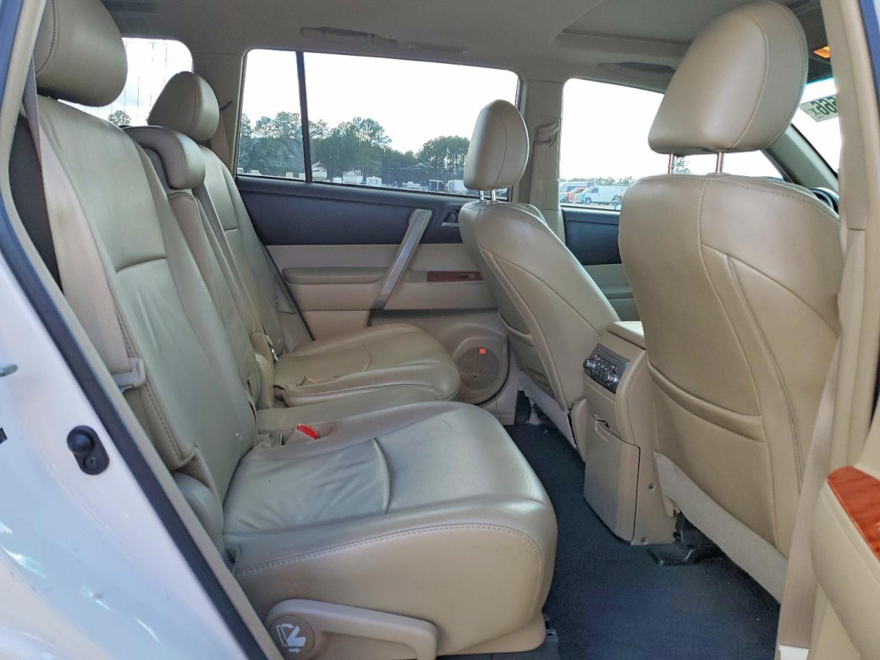 2011 TOYOTA HIGHLANDER