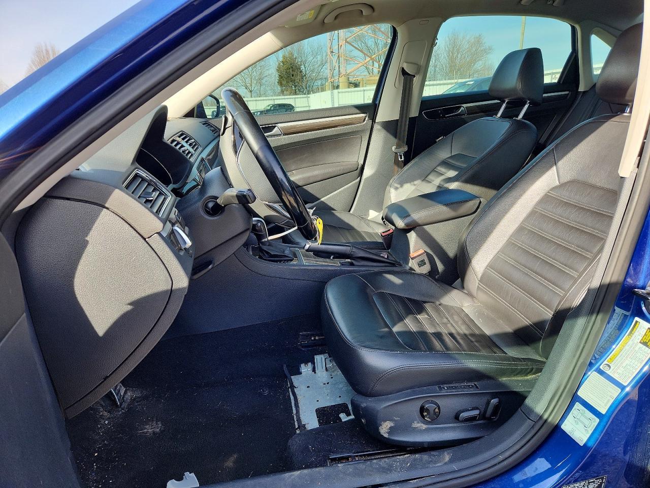 2016 VOLKSWAGEN Passat