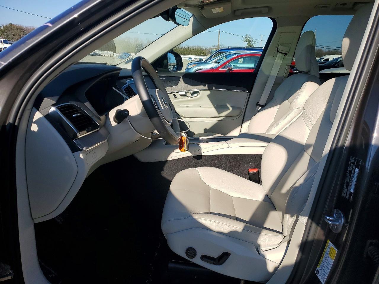 2023 VOLVO XC90