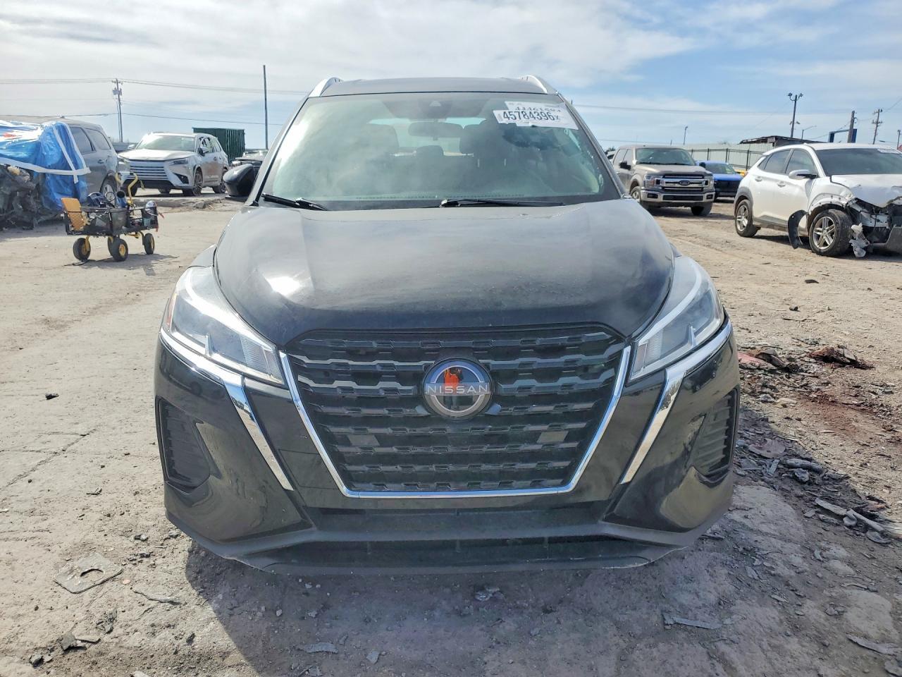 2024 NISSAN KICKS