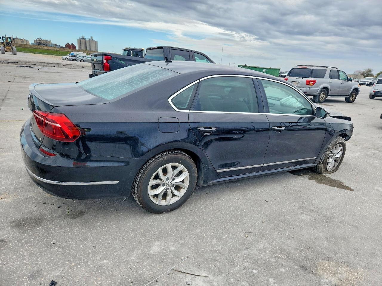 2017 VOLKSWAGEN Passat