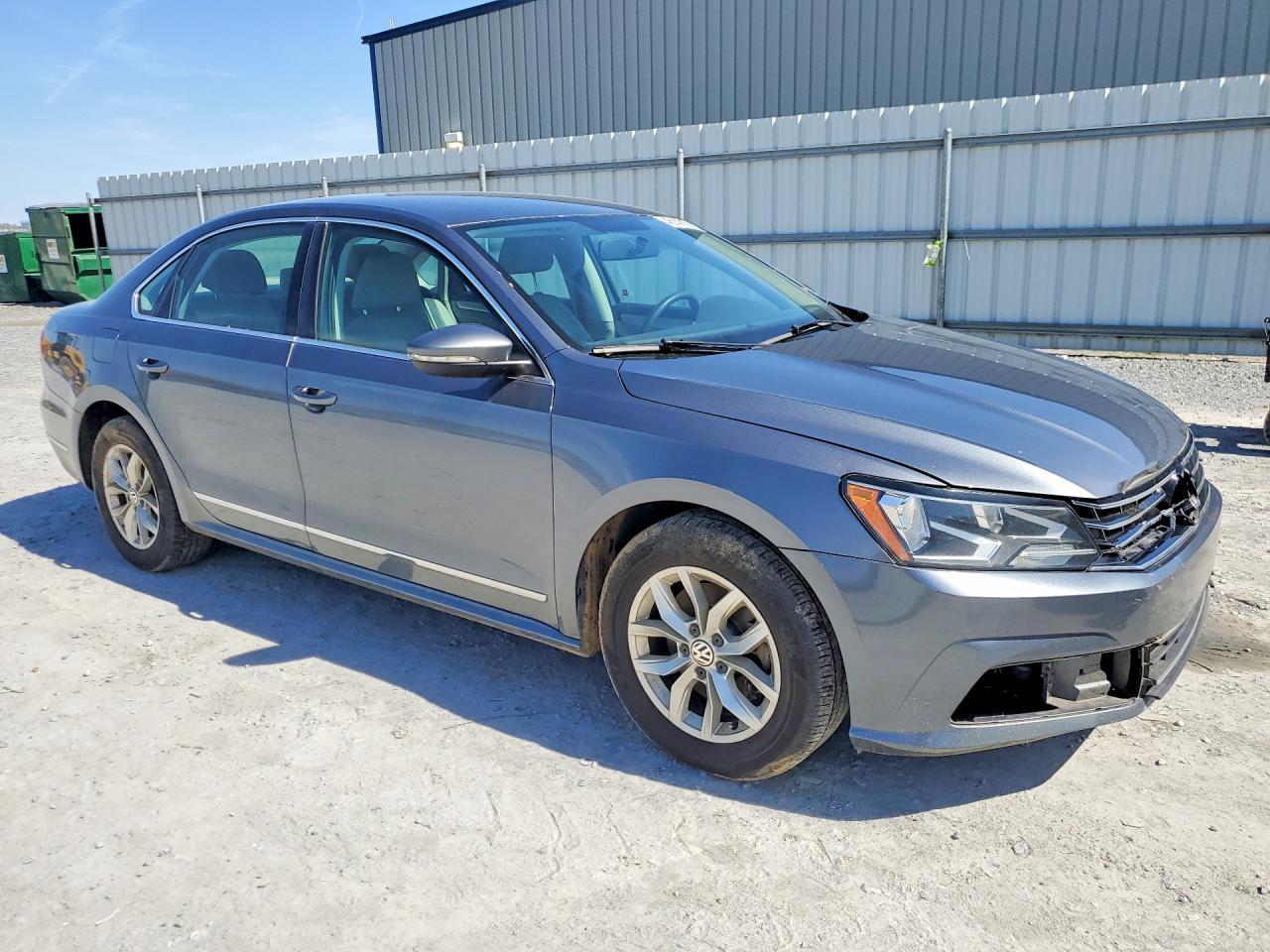 2017 VOLKSWAGEN Passat