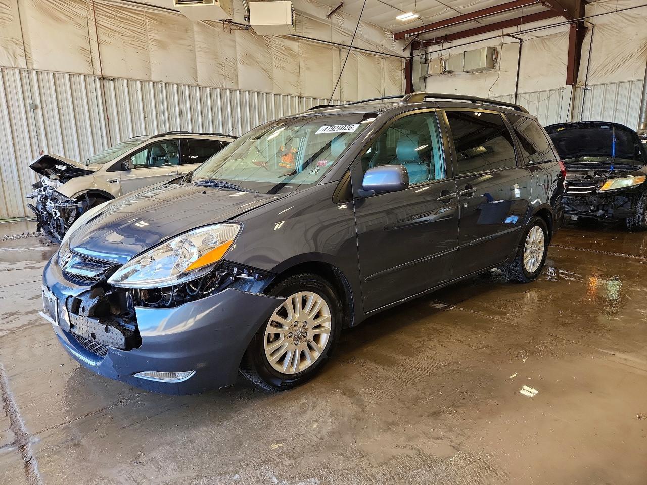 2009 TOYOTA SIENNA