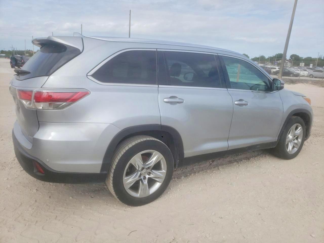 2015 TOYOTA HIGHLANDER