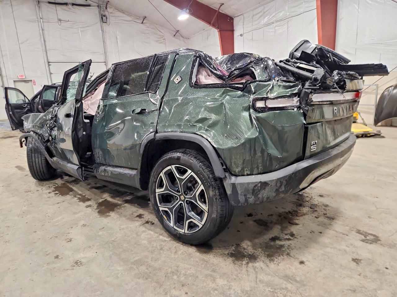 2025 RIVIAN R1s