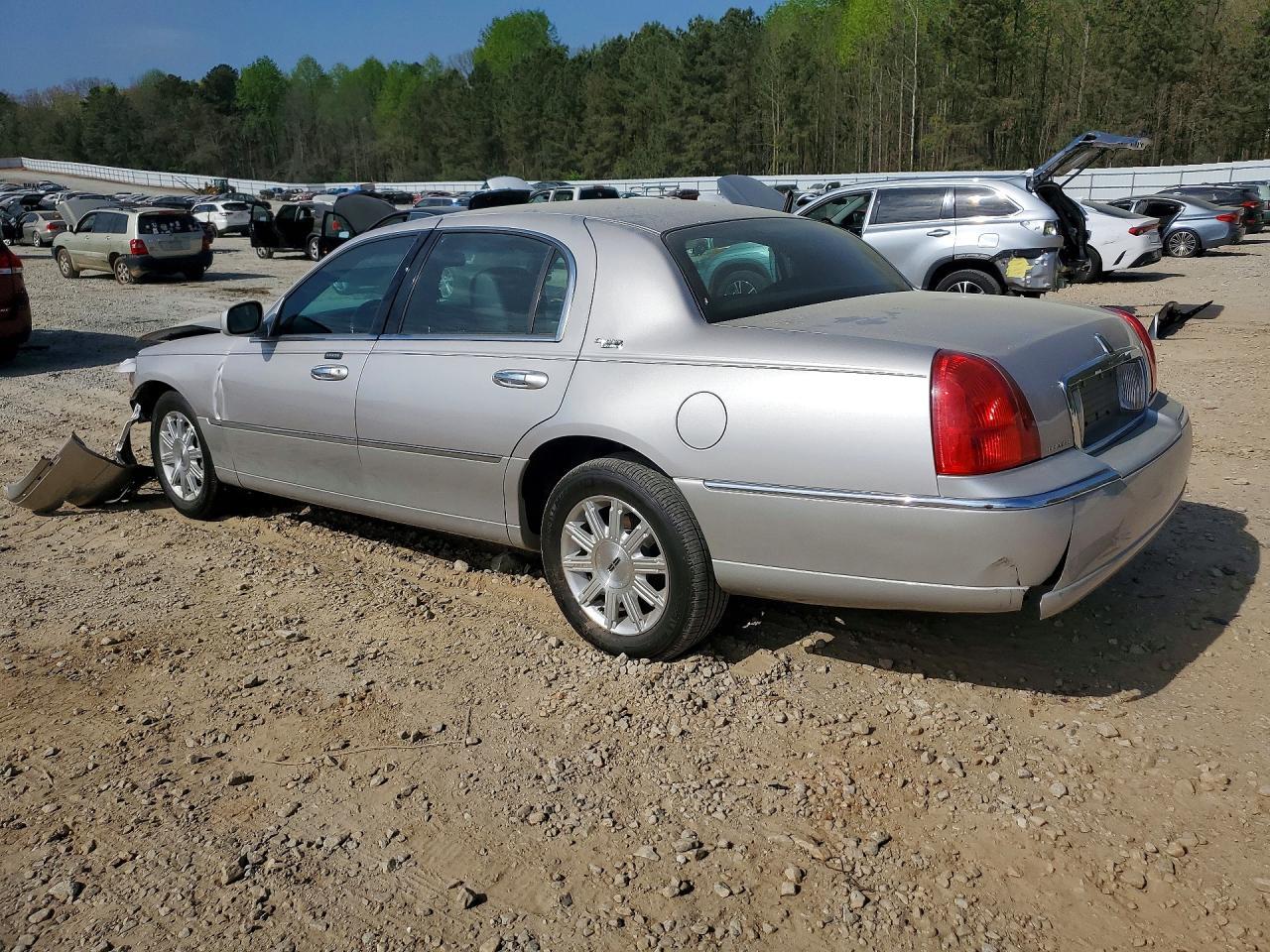 2011 LINCOLN Town Car