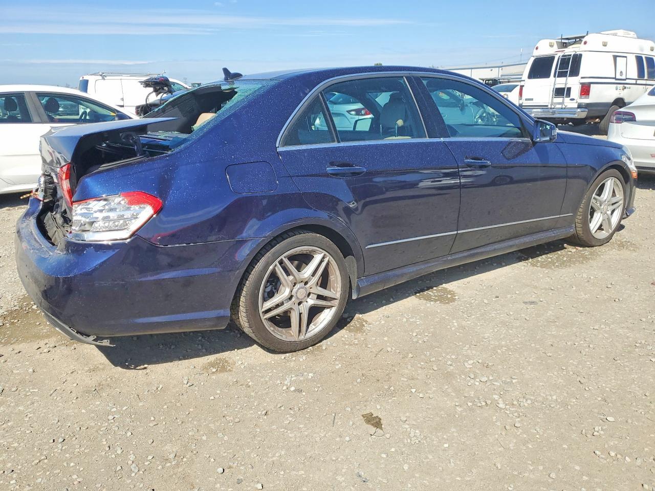 2013 MERCEDES-BENZ E-Class