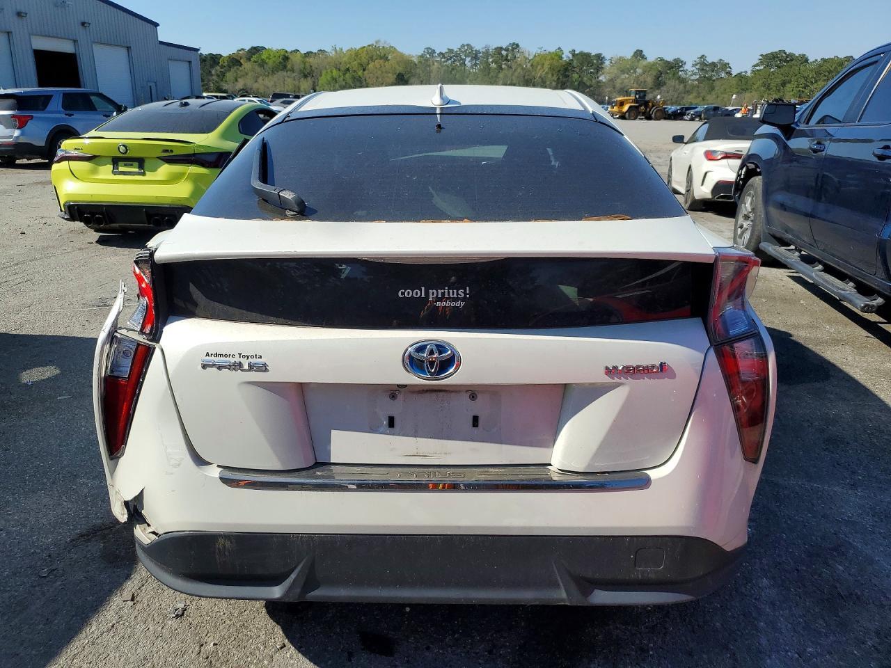 2016 TOYOTA PRIUS