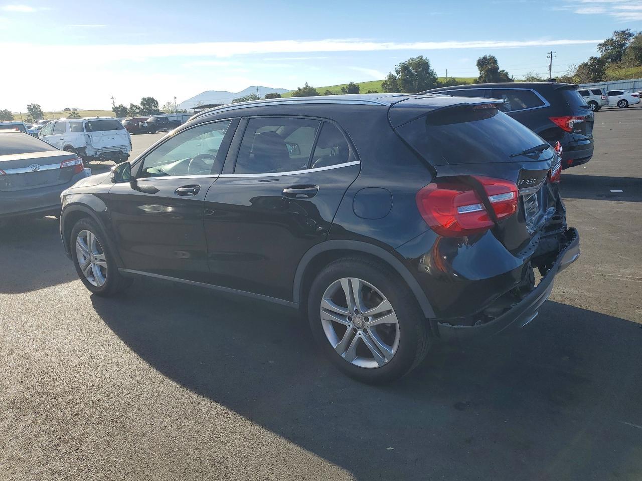 2015 MERCEDES-BENZ GLA-Class