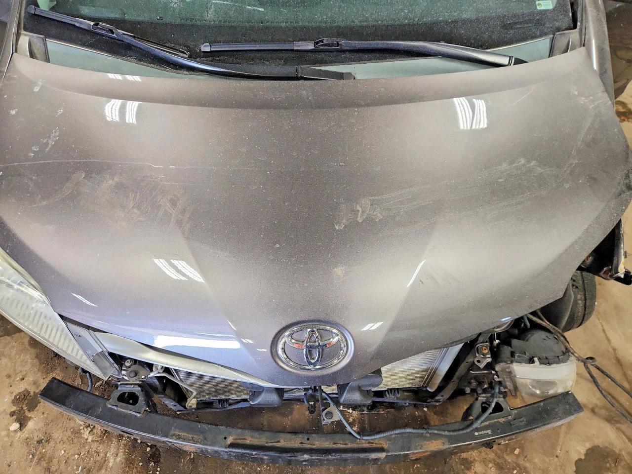 2013 TOYOTA SIENNA