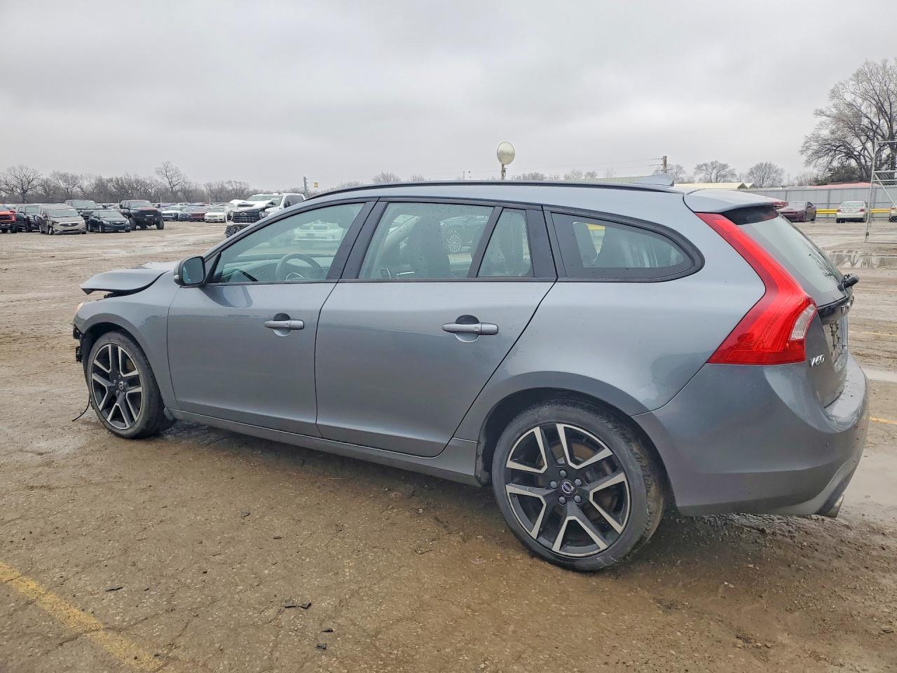 2018 VOLVO V60