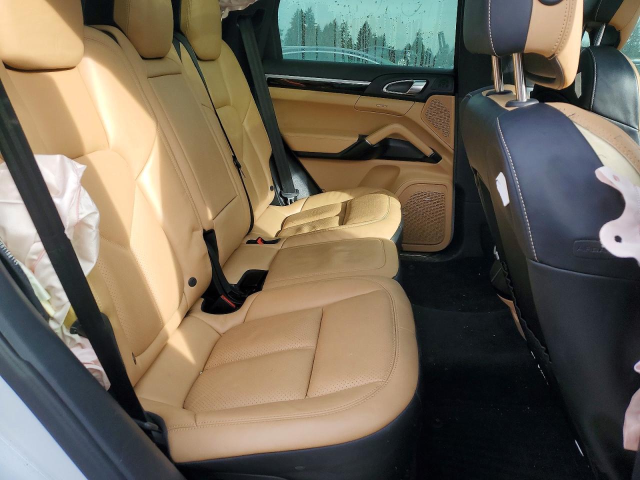 2016 PORSCHE CAYENNE