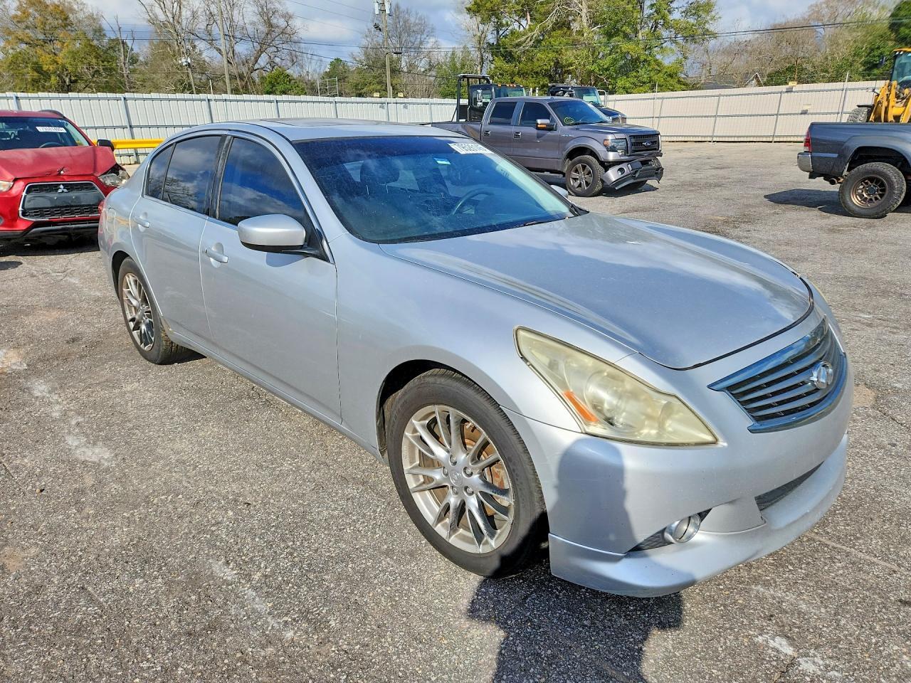 2011 INFINITI G37