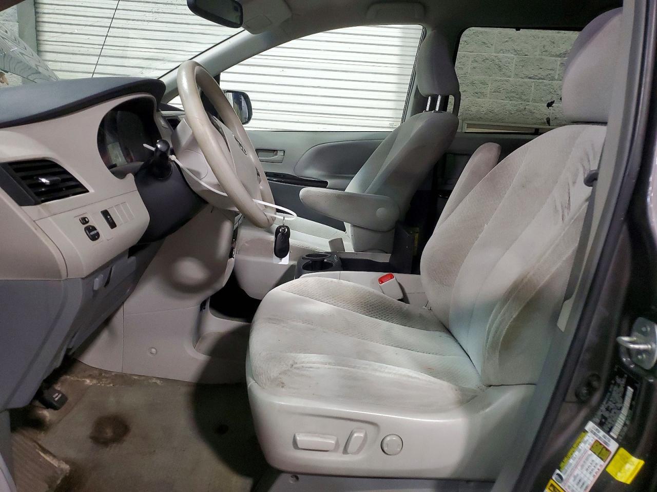 2013 TOYOTA SIENNA